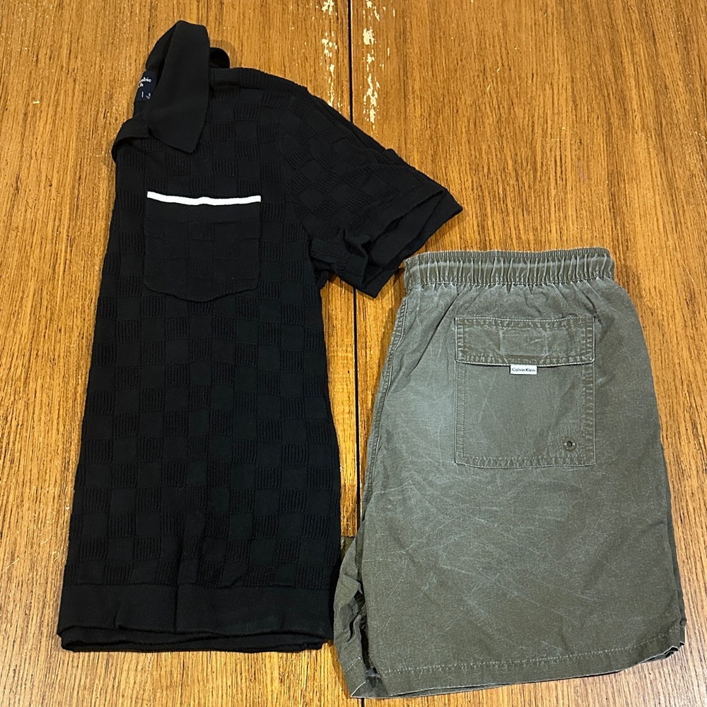 ABERCROMBIE AND FITCH Men’s Black Checkered V Neck Polo Sweater
